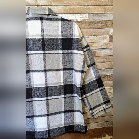 NWT Black Gray Plaid Flannel Shacket W Button Down - Picture 14 of 16